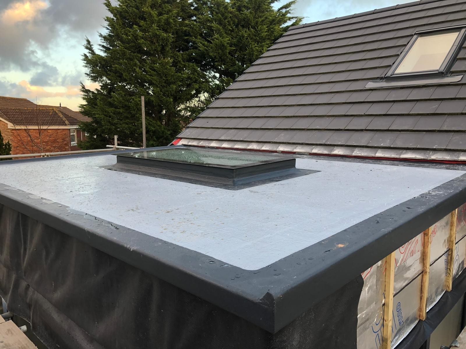 Flat roof and rooflight