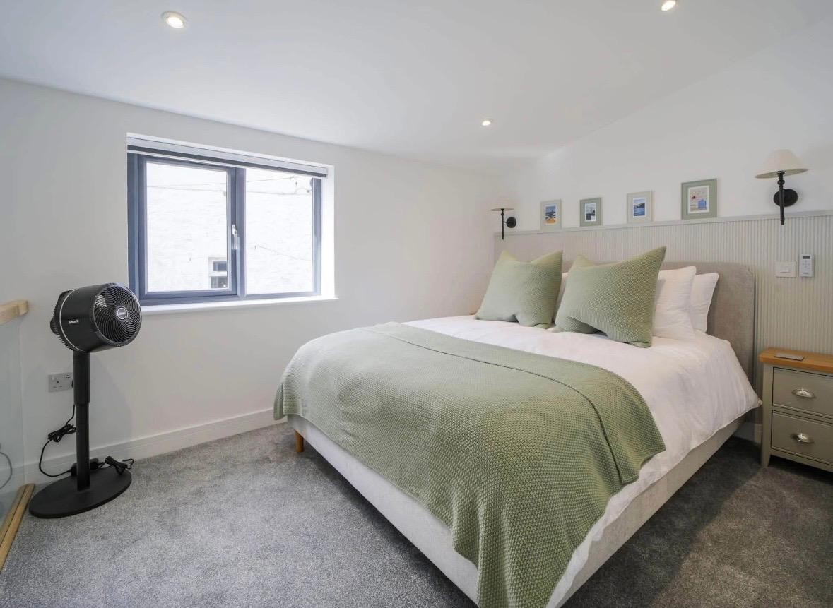 Bedroom finish